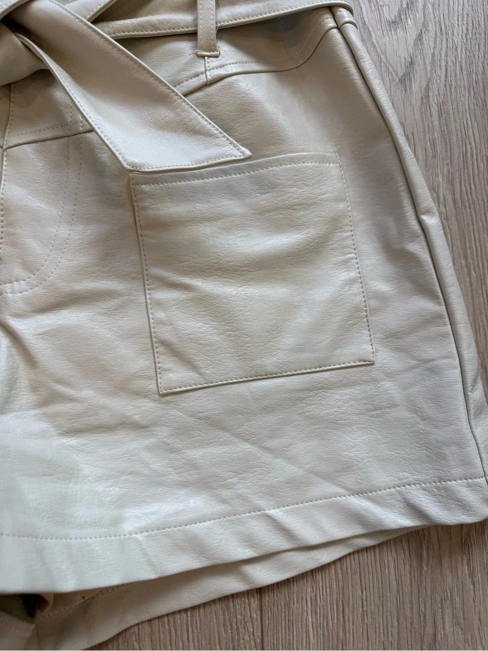 High-Waist Tie-Belt Leather Shorts in Pleather Faux Leather Cream - Picture 3 of 10